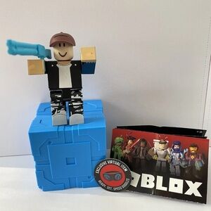 Roblox Series 9 Ultimate Driving: Robin DeBank Mini Figure Virtual Item Code NEW